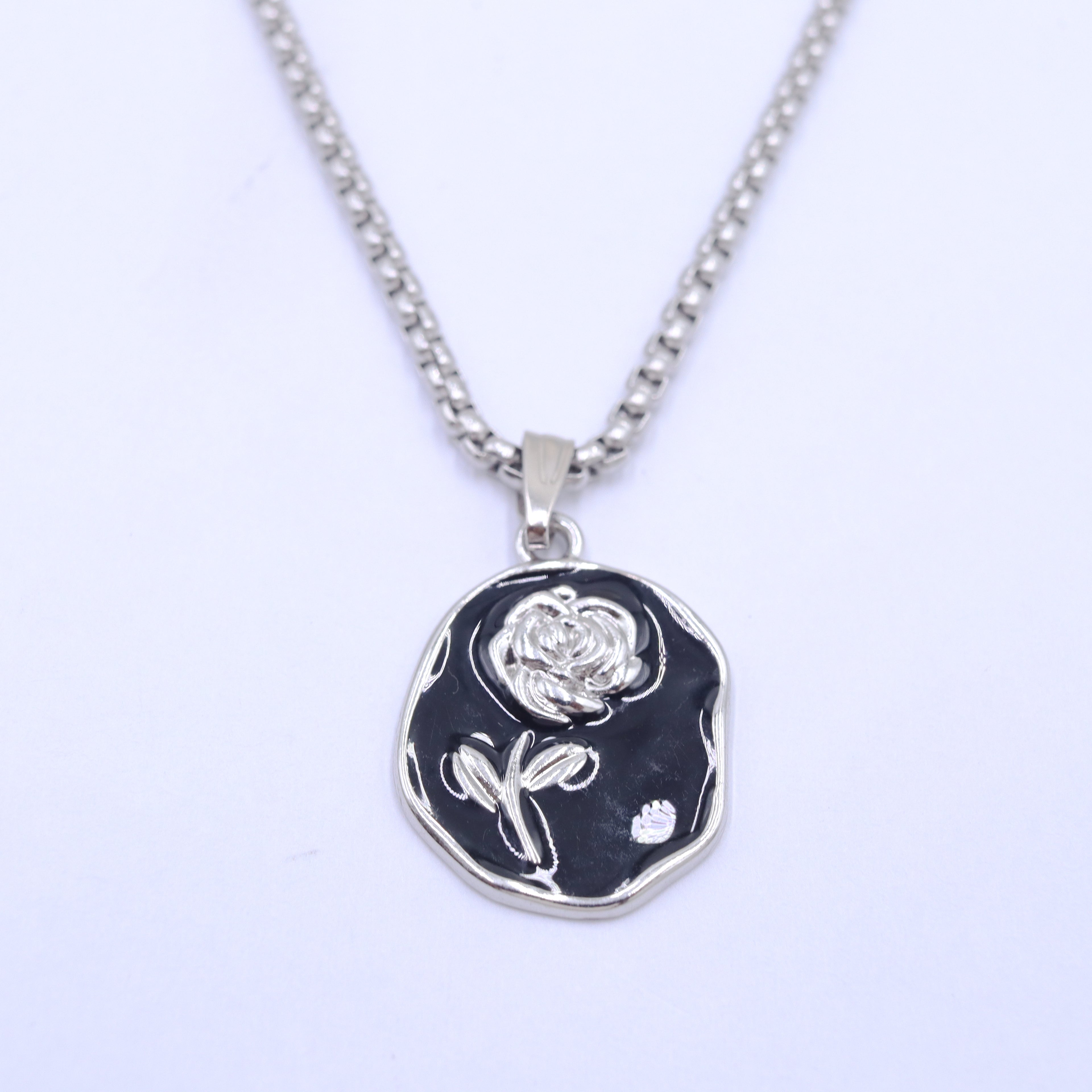 Midnight Rose Chain